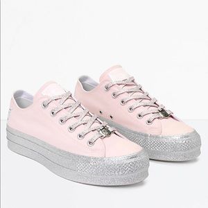 Miley Cyrus x Converse